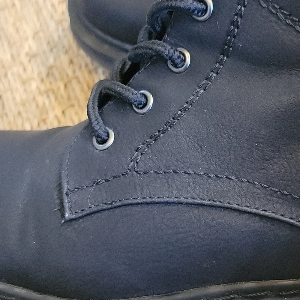 DREAM PAIRS black boots with zipper on the side.  Size 6.